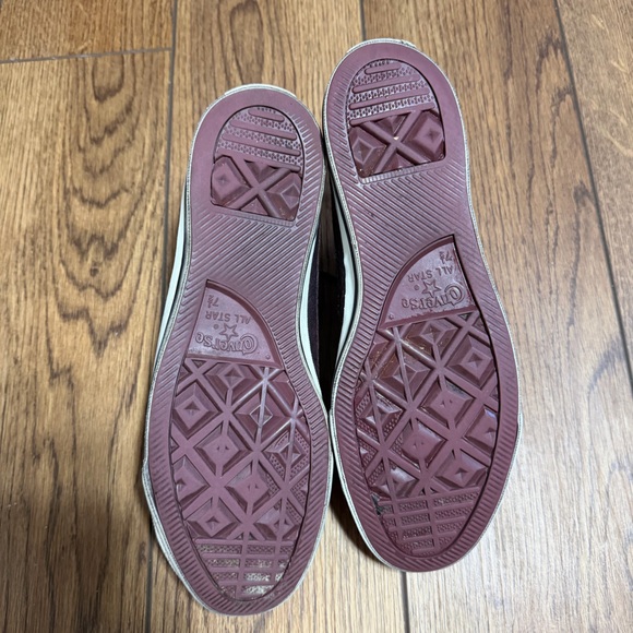 [Used] Converse All-Stars // Men Size 7.5 -  Women 9.5 - Picture 4 of 4